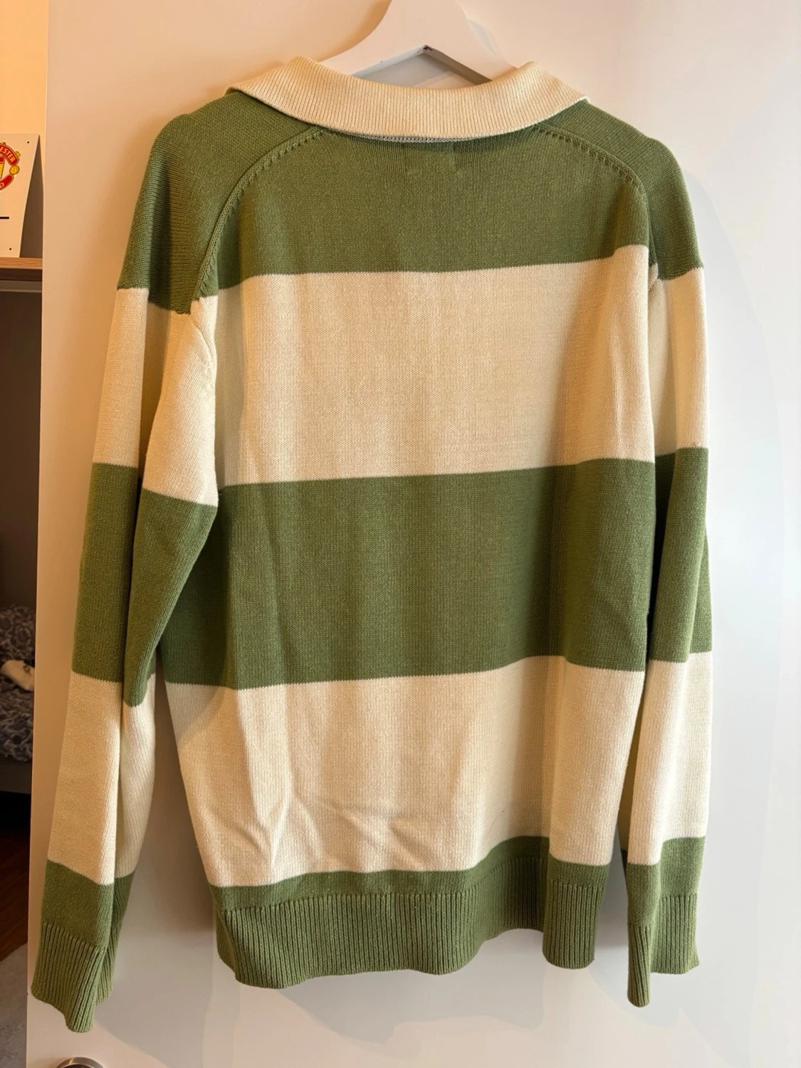 Randig rugbytröja i grönt och beige - 1