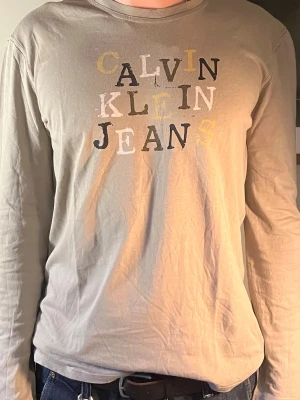 longsleeve calvin klein  - unique calvin klein sweater.  says xl but fits like an m/l.  im 184cm tall.  very cool.