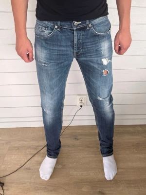 Dondup jeans  - Dondup jeans modell:George, storlek 34 - skriv för mått!
