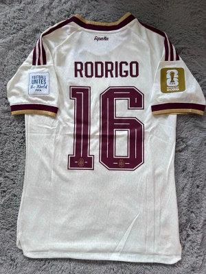 Spanien Vm 26 Rodrigo  - En Spanien Vm 26 vinnar tröja med Rodrigo spelar version, storlek M 