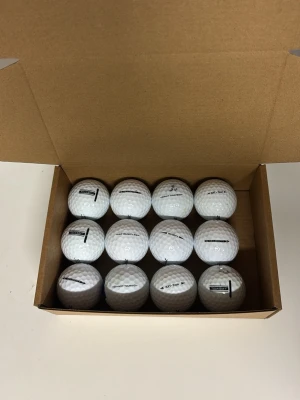 Titleist Mix. C klass - Titleist  C-klass, mix En mix av olika Titleist-modeller med tydligare kosmetiska märken, tusch och/eller missfärgningar. Trots det fungerar bollarna fint på banan och är ett riktigt bra alternativ för dig som inte är så kräsen med utseendet. Ett prisvärt sätt att spela Titleist till en lägre kostnad.