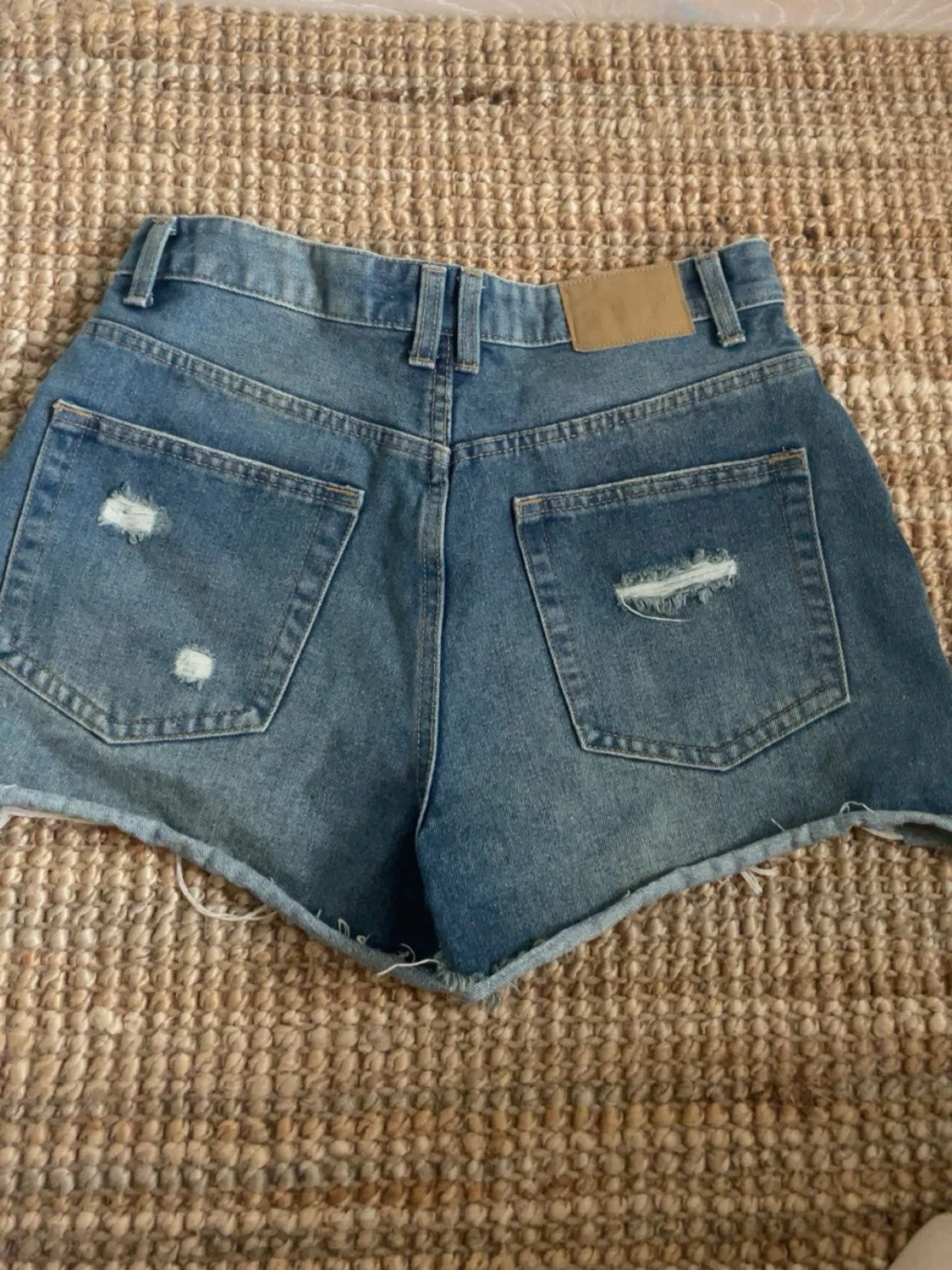 Högmidjade blå jeansshorts - 1