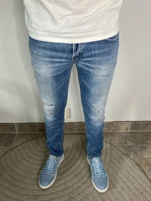 Dondup Mius 36 - CONDITION — 9/10 Excellent condition.  Light signs of wear.     SIZE — 36 Model is 185 cm, 80kg  MEASUREMENTS (CM) (Please refer to the last photo for measurement guide)  A — 44 cm  B — 102 cm  C — 16 cm