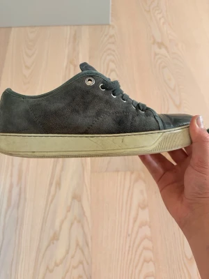 Lanvin skor  - Säljer nu min lanvins då dom ej används. Kartong och dustbag medföljer! Vid frågor hör av dig. 