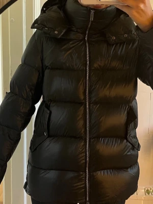 Massimo Dutti jacka - Massimodutti vinter jacka som är använd fåtal gånger