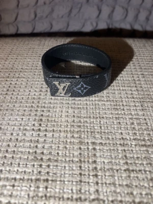 Armband  - Helt nytt armband aldrig använts,perfekt för att ge en lyxig tuch på din outfit 