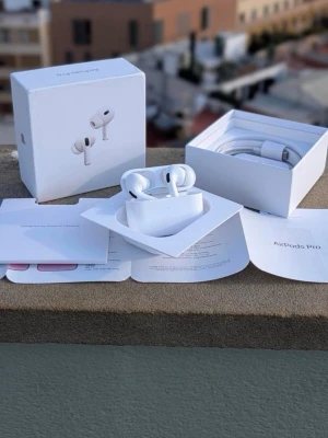 AirPods Bulk  - 3 AirPods1200kr                                                                5 Airpods 2000kr                                                                        10 AirPods 3800kr