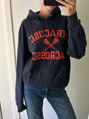 Champion hoodie - Så snygg hoodie från Champion!   OBS! Har endast möjlighet att sälja under en kortare period