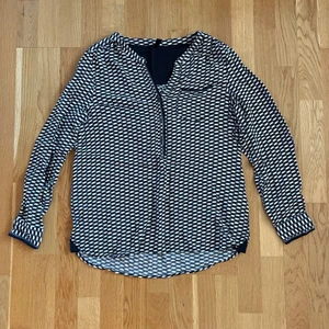 Mönstrad blus  - Mönstrad bomullsblus i storlek L. Soyakoncept. 