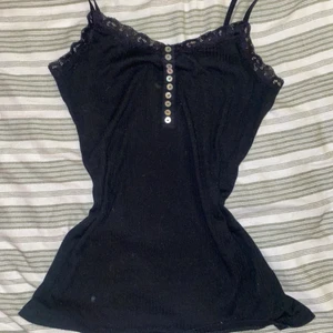 Långt spets linne🍂 - Super gulligt från Gina! Det är väldigt långt och mysigt🫶🏻