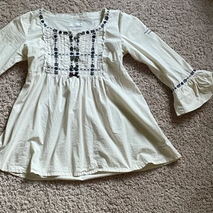 Odd Molly Tröja - En oanvänd tröja från Odd Molly. Den är i super bra skick. Det är bara att skriva om ni här frågor eller vill ha fler bilder. Tryck inte på köp nu funktionen!