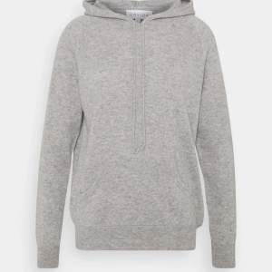 Superfin grå hoodie från Davida cashmere i storlek S, säljs då den inte kommer till användning, nyskick och nypris 2495.