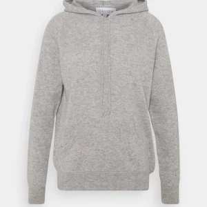 Davida cashmere hoodie - Superfin grå hoodie från Davida cashmere i storlek S, säljs då den inte kommer till användning, nyskick och nypris 2495.