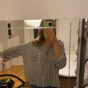 Randig skjorta - Randig vid skjorta i fint skick 😇