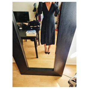 Omlottklänning Monki - Omlottklänning från Monki, aldrig använd. Stl 36/S 