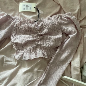 off shoulder topp   - helt oanvänd gullig topp från bikbok. kommer ej till andvändning pga för liten  