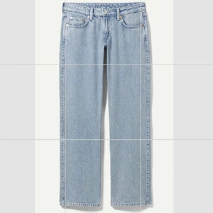 Weekday arrow low straight jeans. - Jag säljer dom här weekday jeansen i storlek  W24 L32. Har inte använt dom så många gånger så dom är i bra skick. Köpte dom för 500kr men säljer dom för 350kr💕💕