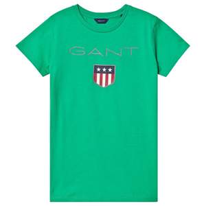 Säljer en helt ny, oöppnad grön Gant T-shirt i storlek 176 (skulle säga S). Priset kan diskuteras, men eftersom den är ny så är det inget fel på den. 