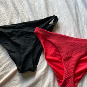 Bikini trosor - Båda från hm , lapparna är bortklippta men skulle säga att dom är i storlek S. 1 för 20 båda för 30kr + frakt (frakten ligger på 13kr) 