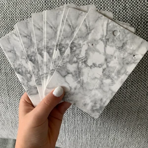 Displayer till smycken  - Alla för 45 ink marmor 