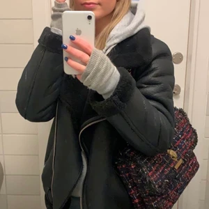 Värka  - säljer min superfina Kurt Geiger väska❤️‍🔥 den är i superfint skick och en perfekt väska att ha till skolan!! (Köparen står för frakt)