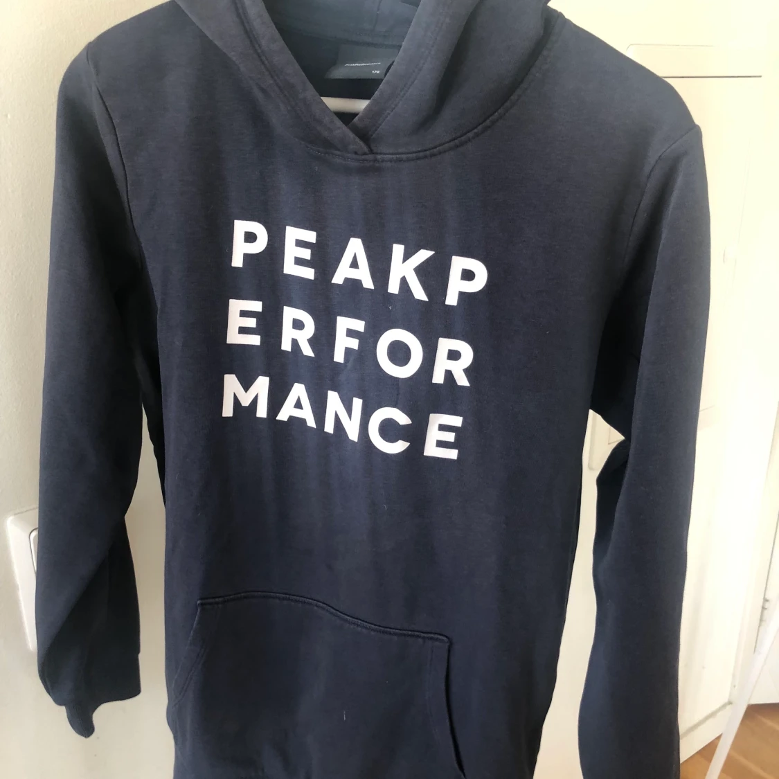 Peak performance Hoodie marinblå stl170