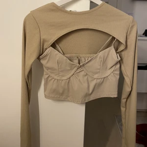 Sett  - Jätte fint beige sett från Nelly som är oanvänt. 