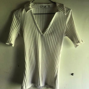 V-ringad tröja - Kommer aldrig till användning 😆 från nakd