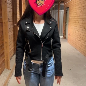 Mocka jacka  - Mocka jacka i storlek xs säljs för den inte kommer till användning. Använd fåtal gånger. Pris kan diskuteras!