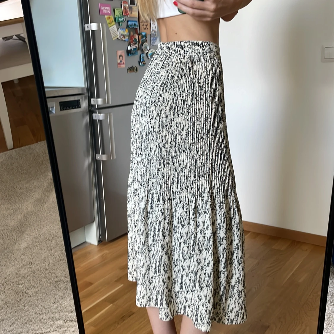 Elegant midi skirt - 90