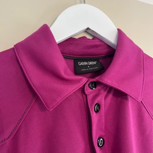 Golf tröja - Skick: 9/10 Storlek: S Passar: XS/S Orginalpris: 499kr  Rosa Galvin Green golf tröja i träningsmaterial