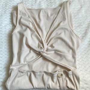 Beige klänning  - Aldrig använt, testat på bara.