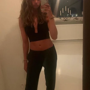 Svart topp - Passar s/m. 125kr. Bra skick