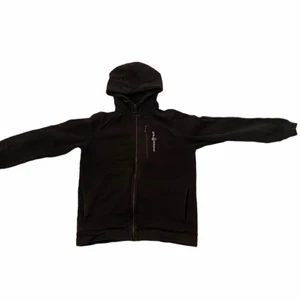 Sail racing zip hoodie - Storlek 170 men passar även för xs  Fin skick  Säljs på grund av att den it används längre 
