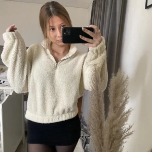 Mysigt tröja - Super fin fluffig tröja från gina tricot med dragkedja. Perfekt nu till vintern. 