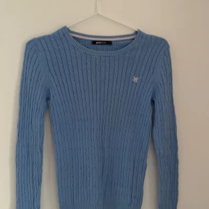 Tröja  - En ljusblå tröja från Gina i storlek s ganska fint skick   inga fläckar eller hål osv, skriv för fler bilder 