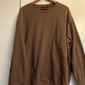 Brun sweatshirt från h&m, använd fåtal gånger