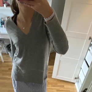 Kashmir tröja  - 100% Kashmir tröja från Lindex