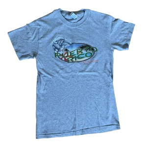 Vintage tee  - Bra Vintage tee med delfiner på!! Storlek M Cond: 9/10