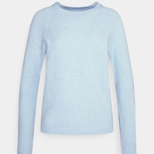 Ljusblå Vero Moda tröja💘 - Köptes i somras för 250kr på Zalando. Skriv för egna bilder❤️