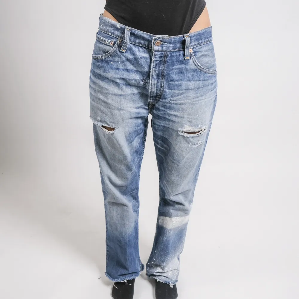 MORE SIGNATURE JEANS Levis 34x32 oversized jeans med exklusiva handgjorda tryck, rekommenderas 30 grader tvätt, modellen när normalt stl s men passar även större och mindre!. Jeans & Byxor.