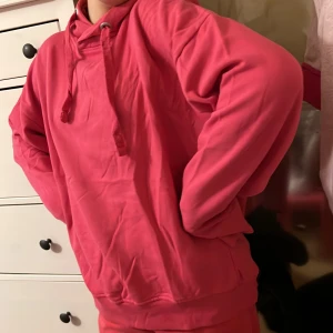 Rosa hoodie - Tvättas innan köp pris kan diskuteras 