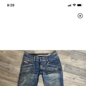 Säljer dessa unika diesel jeans i storlek W28 L34💙🦋 Låg/mid waist, straight leg