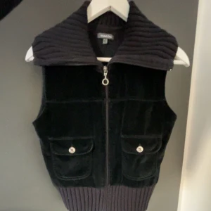 vintage - jätte fin vintage kläddetalj. Går inte att få tag på, köpt på 80 talet  Säljer vid bra pris 