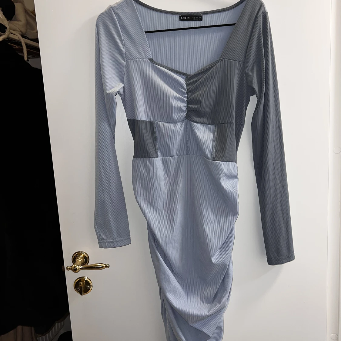 Tajt långärmad kläning  - 90