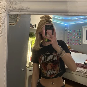 T-shirt  - Kort T-shirt med motiv