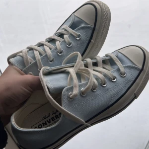 Nya babyblå converse - Helt oanvända baby blå låga converse i storlek 38💙💙