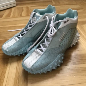 Eytys Aphex  - Oanvända i fin mintblå ton. 2700kr i butik. 