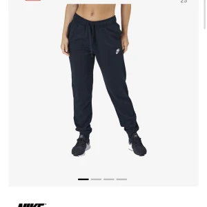 Nike mjukisbyxor  - Säljer dessa helt oanvända Nike mjukisbyxorna