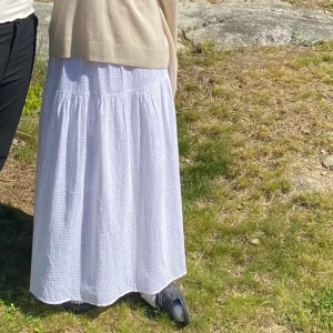 Långkjol  - Superfin vit långkjol från Lindex 💕